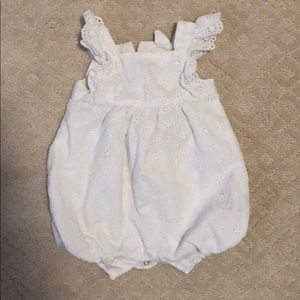 Gap eyelet bubble bodysuit